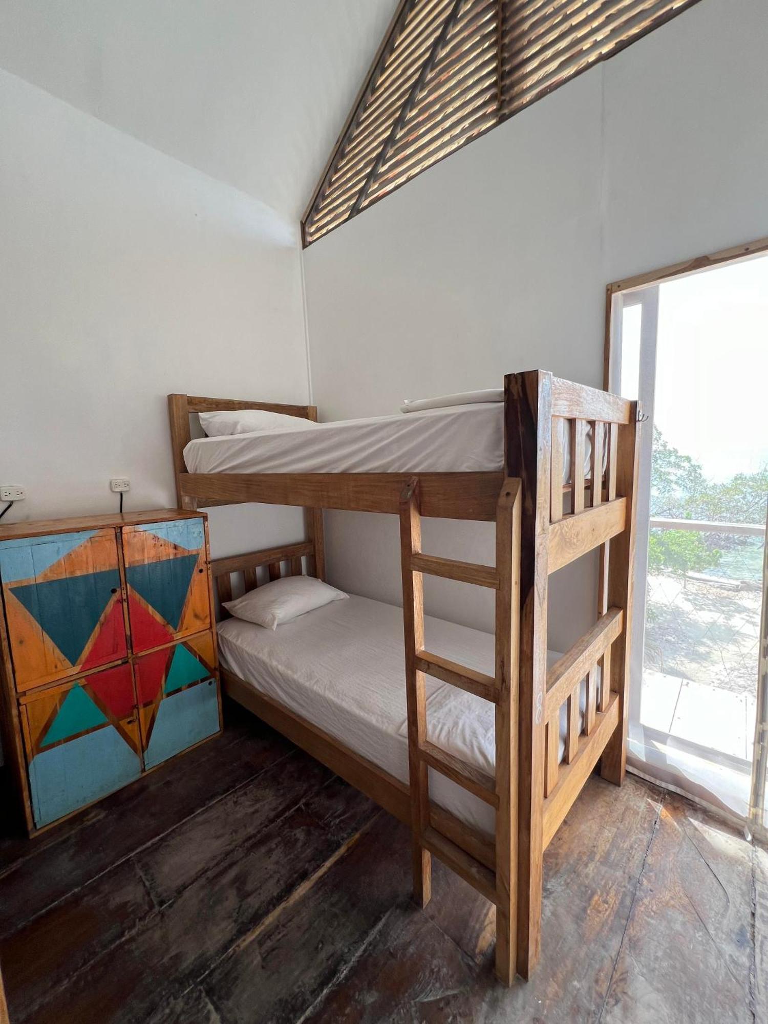 Tintipan Island Santa Lova Eco-Hostel Isla Tintipan מראה חיצוני תמונה